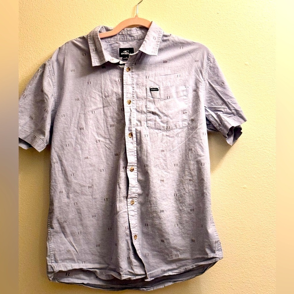 O’Neill men’s short sleeve light blue button up shirt, size medium